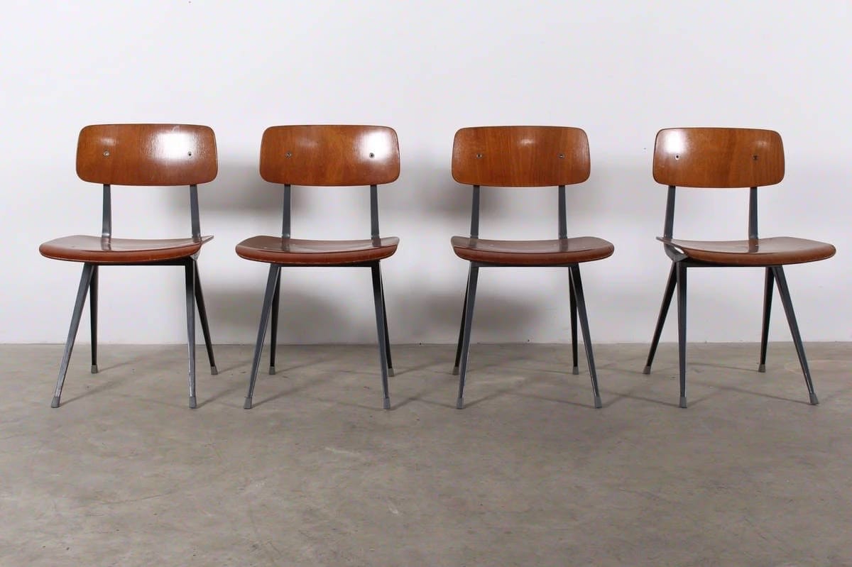 Grillig verloving Schrijft een rapport 4 "REVOLT" stoelen - Friso Kramer - Meubles Vintage