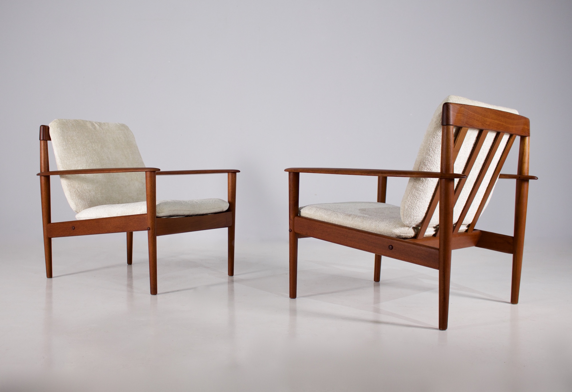 troon Schiereiland Groenland Grete Jalk: Paar fauteuils "PJ 56 - Meubles Vintage